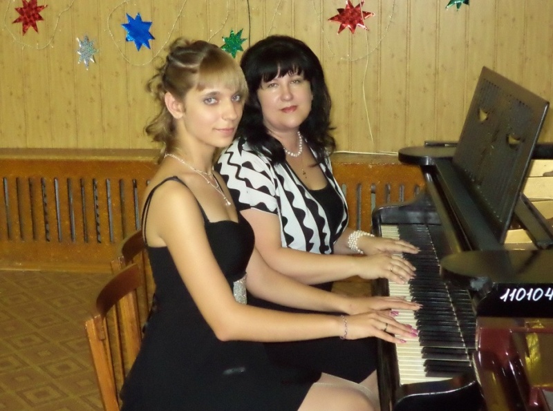 Файл:Naumova-piano.jpg